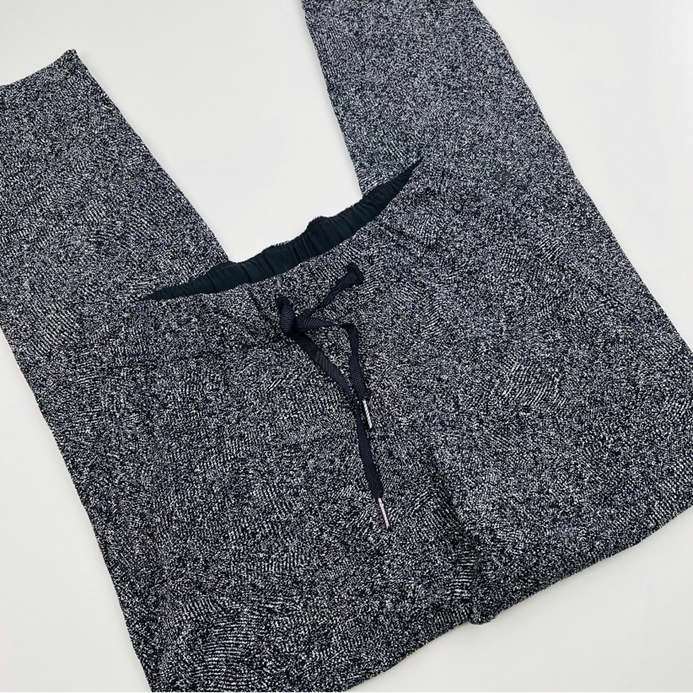 Lululemon On The Fly 28”